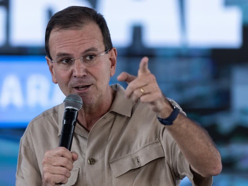 Eduardo Paes tenta levar disputa para o segundo turno após decisão do TSE que abre caminho para vitória de Douglas Ruas. - Eduardo Anizelli/Folhapress