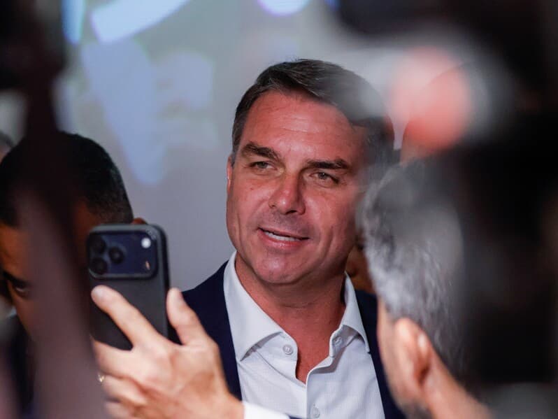Campanha de Flávio alega que perfis com mais de 11 milhões de visualizações espalham desinformação contra ele. - João Pedro Carvalho/Fotoarena/Folhapress