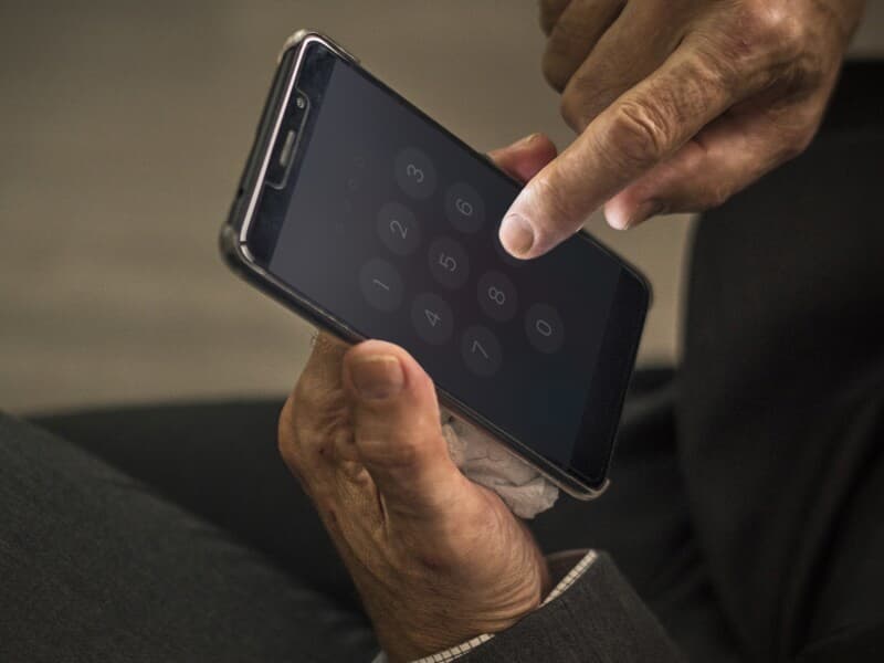 Lula assina decreto para bloquear celulares ilegais em presídios. - Magnific