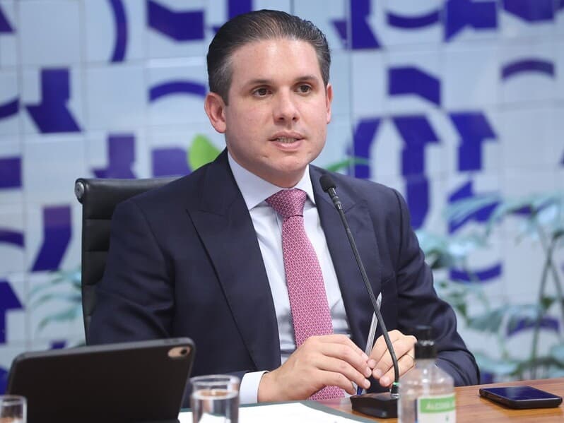 10 partidos firmam apoio à reeleição de Motta. - Kayo Magalhães/Câmara dos Deputados