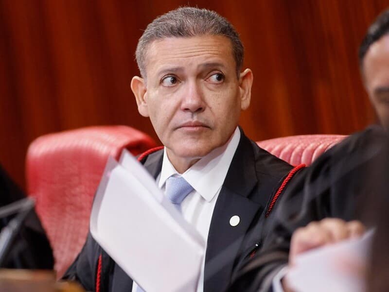 Decisão de Nunes Marques permite que a campanha de Lula supervisione o canal, sem afastar eventuais responsabilidades de Janones. - Luiz Roberto/TSE