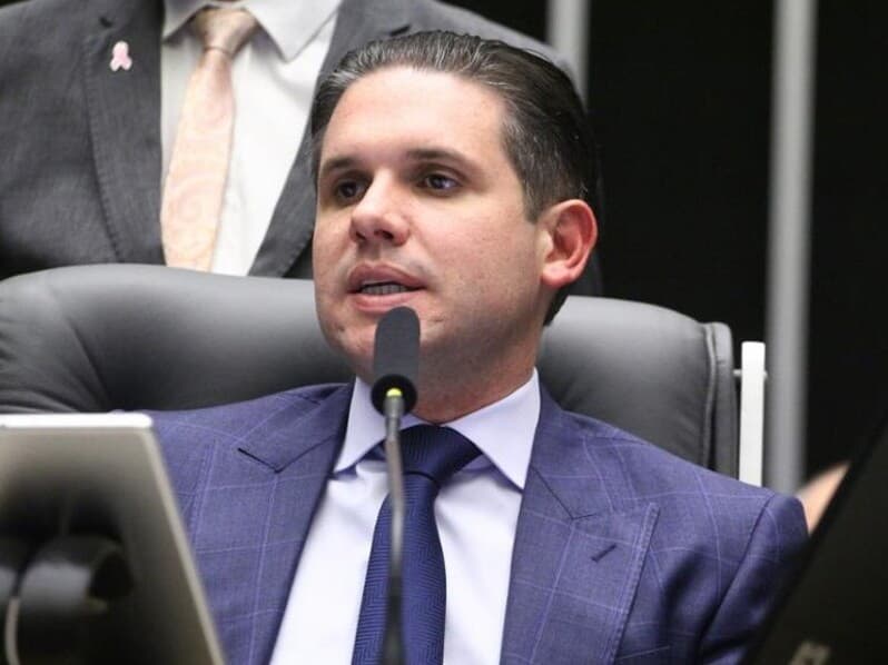 Motta ressaltou o diálogo com trabalhadores, empresários e especialistas na construção da proposta. - Vinicius Loures / Câmara dos Deputados