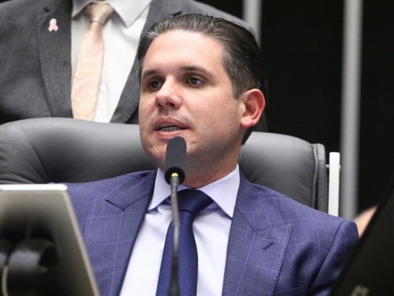 Motta ressaltou o diálogo com trabalhadores, empresários e especialistas na construção da proposta. - Vinicius Loures / Câmara dos Deputados