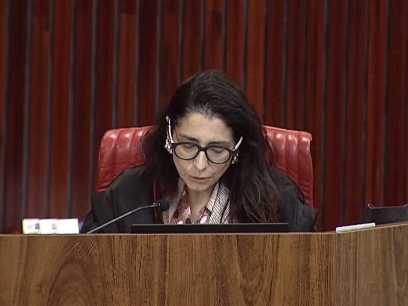 Ministra ressalta que canais independentes também devem responder por conteúdos ilegais. - Reprodução / Youtube