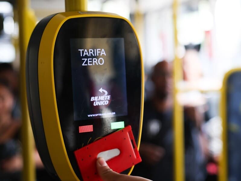 Catraca de ônibus com tarifa zero em São Paulo, onde gratuidade é adotada aos domingos. - Reprodução/redes sociais