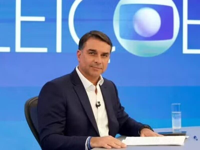 Flávio Bolsonaro concede entrevista à Globo no Rio de Janeiro.
 - Reprodução/Globo