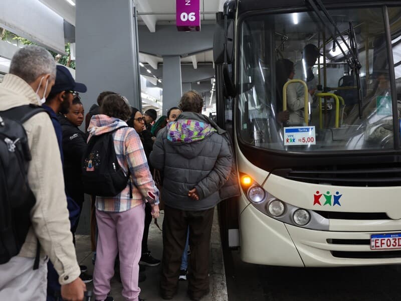 Proposta de Lula prevê destinação de parte das emendas parlamentares para financiar gratuidade no transporte público aos fins de semana. - Zanone Fraissat/Folhapress