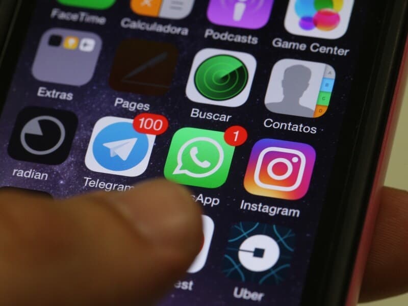 Observadores relatam diferenças na distribuição de conteúdos no Instagram e nas buscas do WhatsApp.
 - Danilo Verpa/Folhapress