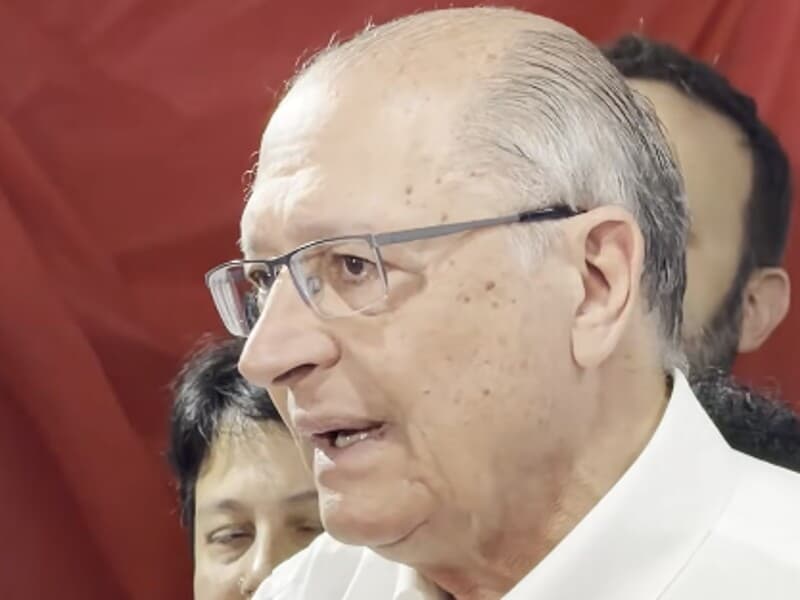 Alckmin cobra fim de sigilos a Flávio Bolsonaro: "é um dever". - Reprodução/YouTube