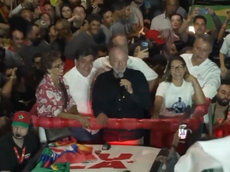 Lula promete aumentar a aposta após Flávio Bolsonaro apresentar 21 exigências para autorizar a abertura de seus sigilos bancários. - Reprodução