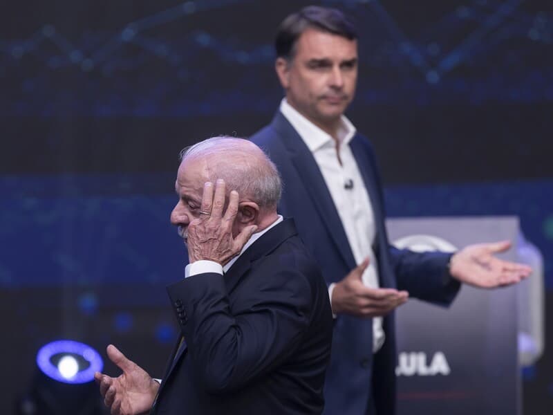 Lula e Flávio no debate da Band no domingo. - Eduardo Knapp/Folhapress