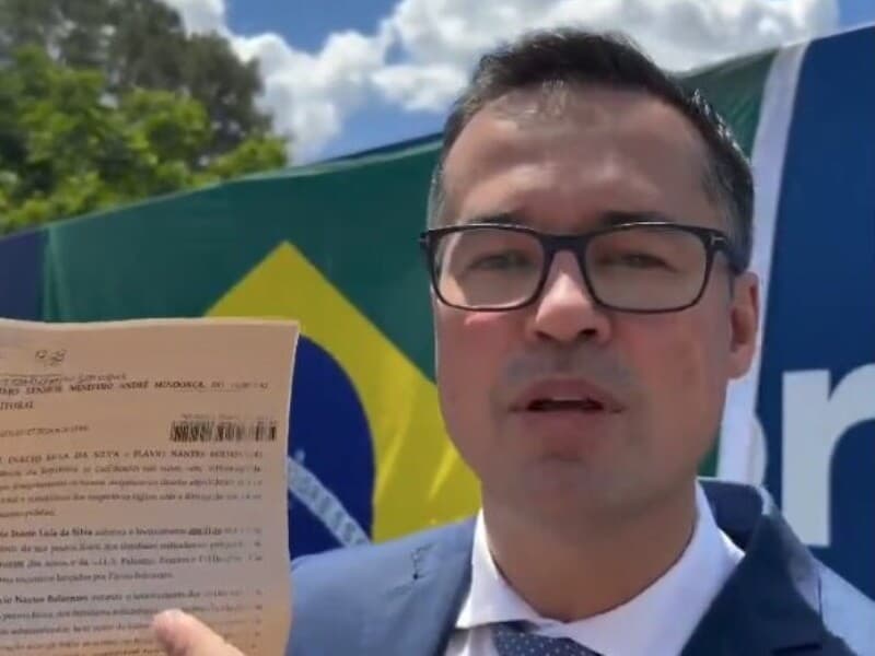Ex-procurador alega que representantes de Lula só aceitaram incluir o Instituto Lula no acordo após intervenção dos advogados de Flávio.
 - Reprodução