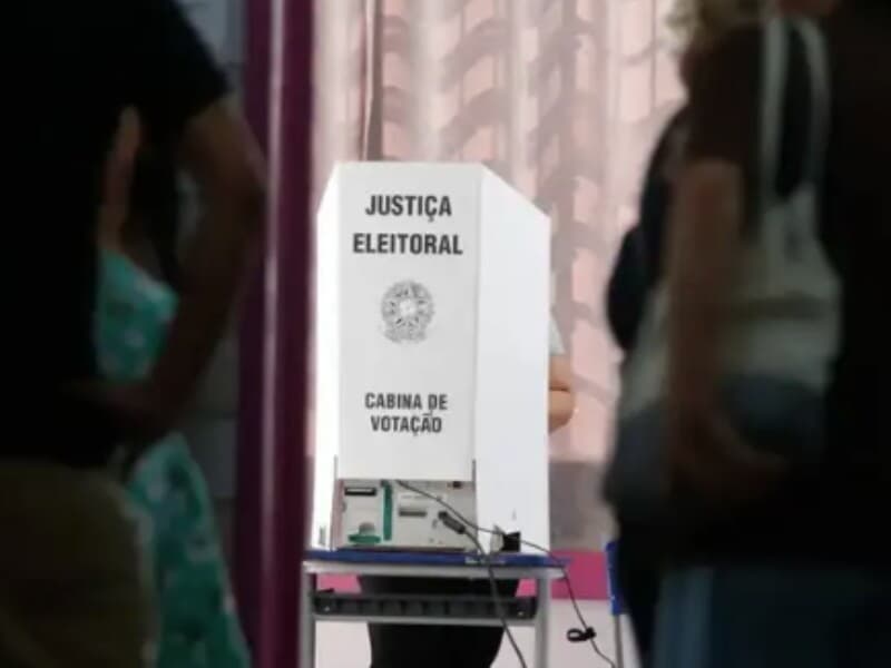 Lula aparece numericamente à frente de Flávio, mas os dois estão empatados tecnicamente a dois dias da votação. - Reprodução/TV Brasil