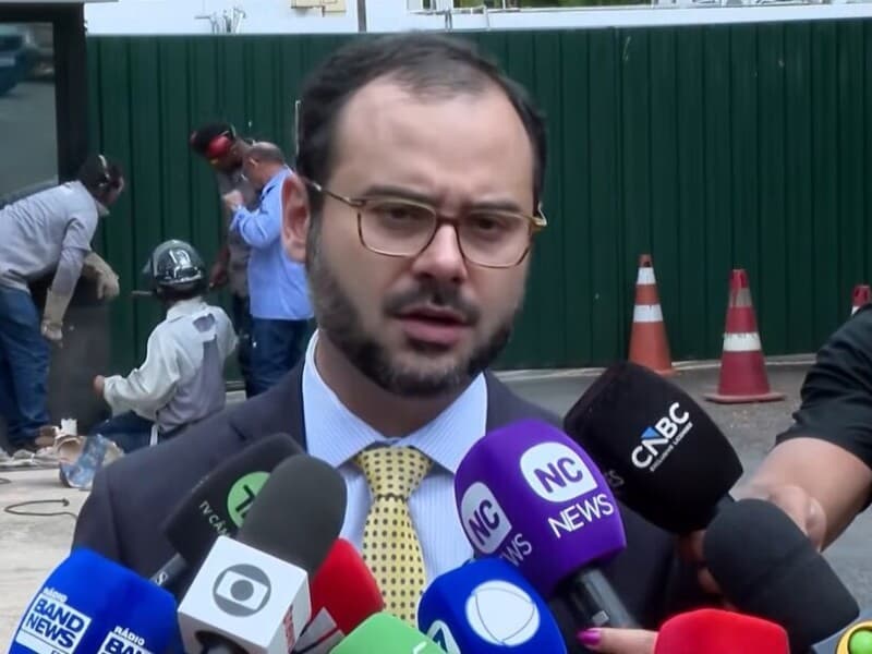 Ministro Paulo Pereira anunciou proposta para regularizar débitos de bares, restaurantes e outros pequenos negócios do setor de eventos. - TV Câmara/Reprodução