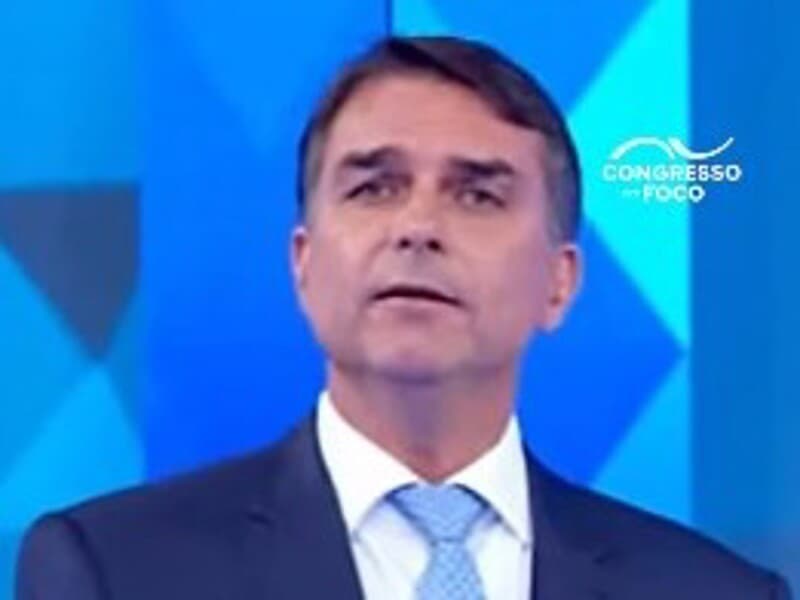Flávio Bolsonaro comparou a economia brasileira à da Argentina durante debate. - Reprodução / Instagram