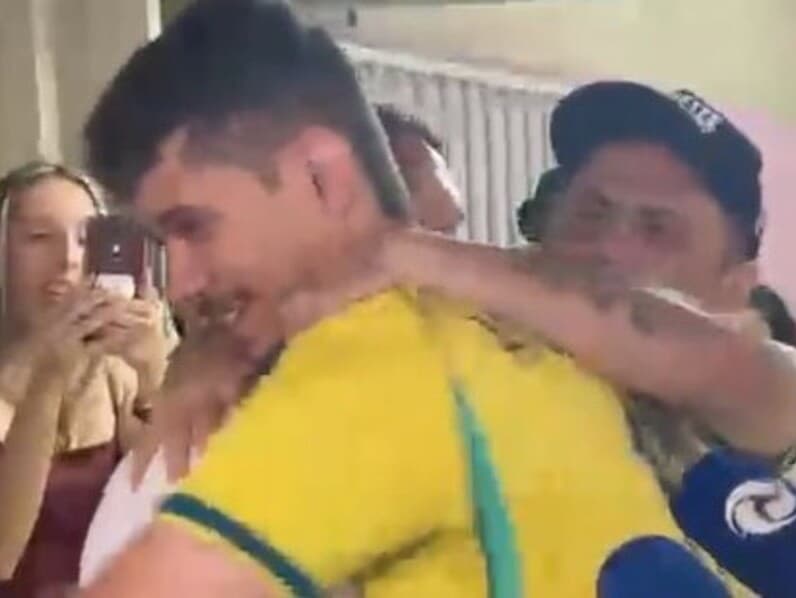 Cleitinho faz apoiadores de Lula e Flávio se abraçarem em MG. - Reprodução/YouTube