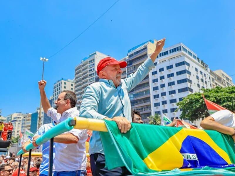 Lula supera vantagem de 1,87 ponto de Flávio no primeiro turno e inaugura virada histórica. - Ricardo Stuckert