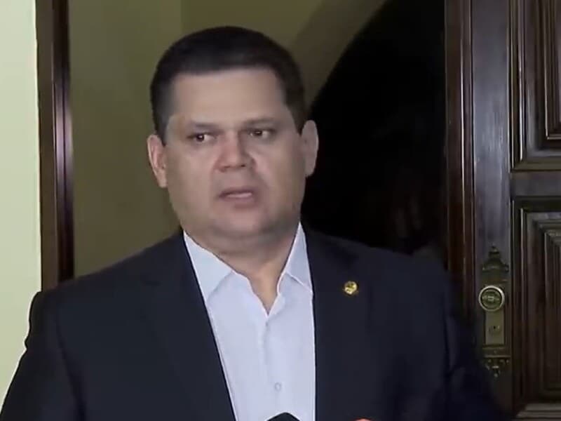 Alcolumbre cobra humildade de Lula e pacificação após eleição. - Reprodução