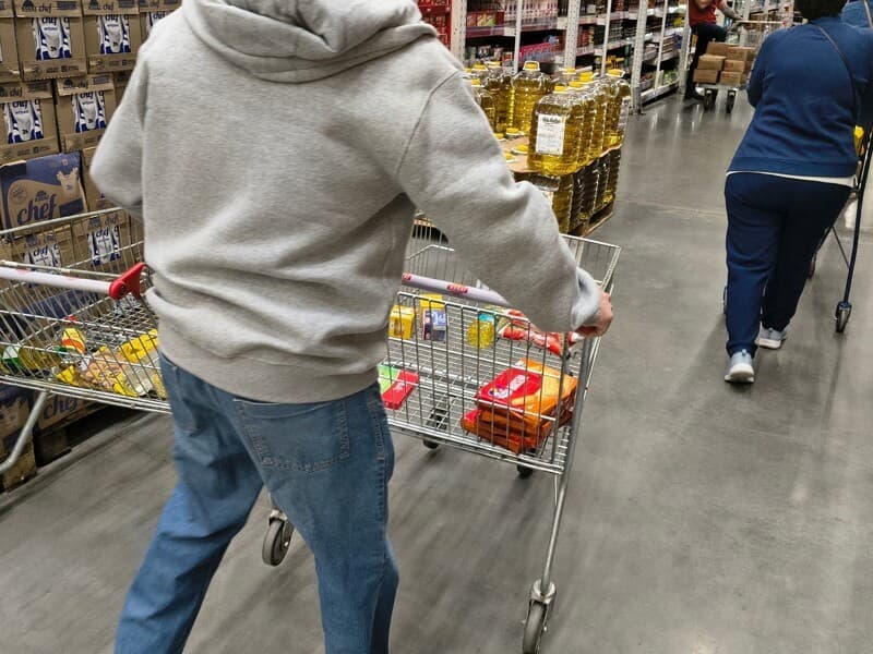 Associação de supermercados atribui crescimento nas vendas à proibição das bets. - Marco Ambrosio/AtoPress/Folhapress