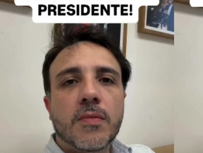 Renan Santos ironiza carta de Flávio: "vai lutar diretamente da terra do Mickey". - Reprodução