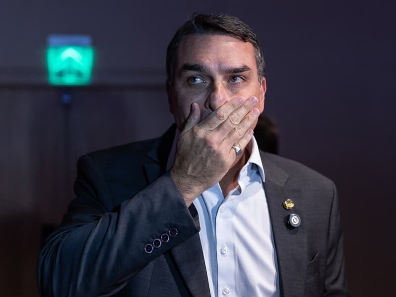 Partidos deixam Flávio isolado em discurso golpista. - Eduardo Anizelli/Folhapress