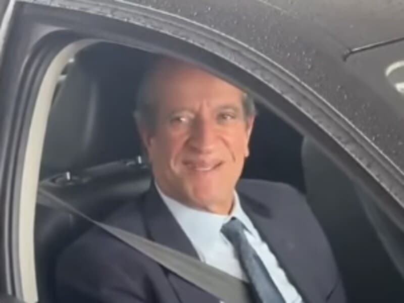 Valdemar chega a condomínio onde Jair Bolsonaro mora para fazer a primeira visita ao ex-presidente após as eleições. - Reprodução/Youtube