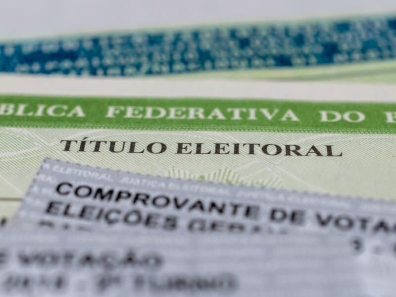Projeto foi apresentado um dia antes da definição do voto distrital misto como prioridade na Câmara.
 - Magnific