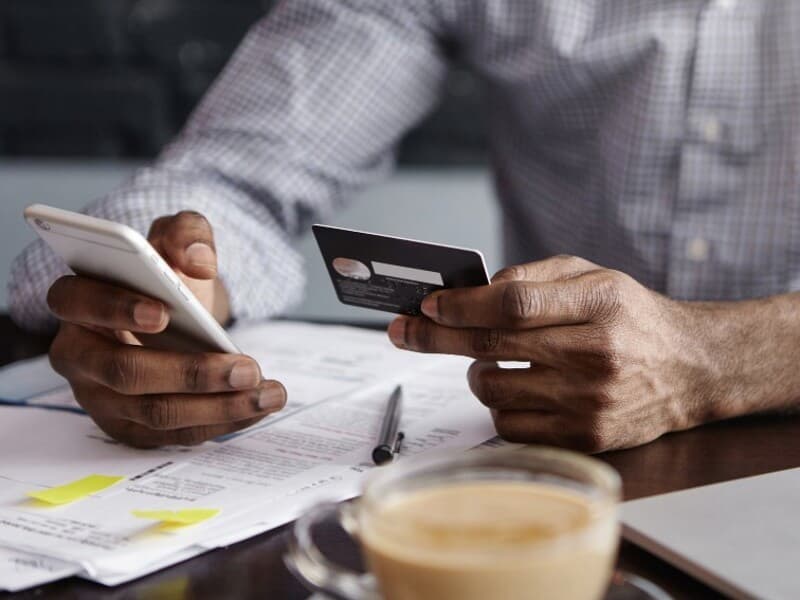 Proposta busca impedir que acúmulo de juros torne as dívidas impagáveis para o consumidor. 
 - Magnific