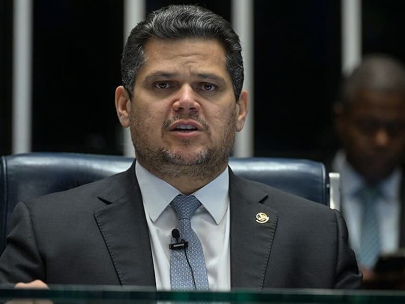 Davi Alcolumbre incluiu PEC da Segurança Pública como primeiro item da pauta de terça-feira no Plenário. - Ton Molina/Agência Senado Davi Alcolumbre incluiu PEC da Segurança Pública como primeiro item da pauta de terça-feira no Plenário. - Ton Molina/Agência Senado
