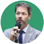 Golpe do "Brad Pitt" expõe risco ainda maior para crianças